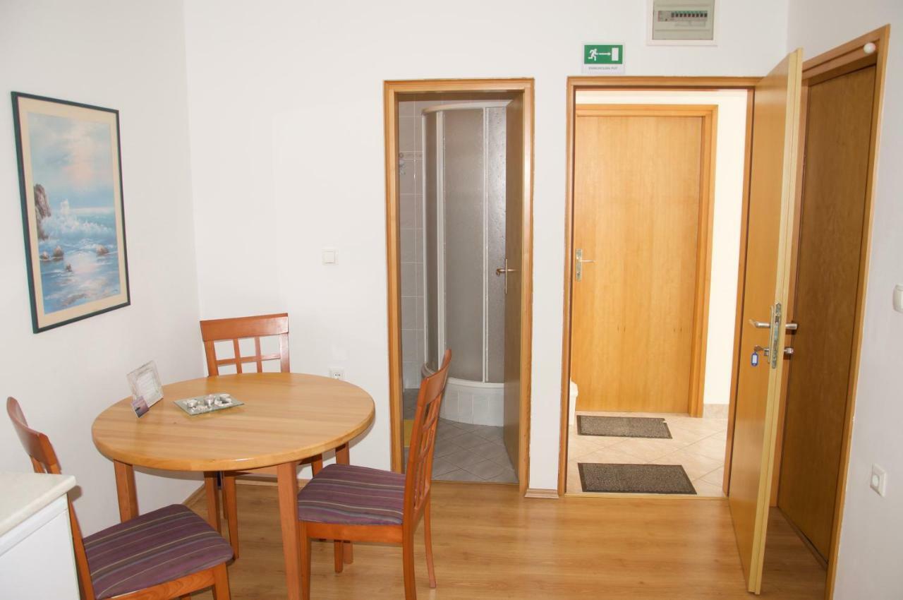 Apartment Viveniti Klenovica Buitenkant foto